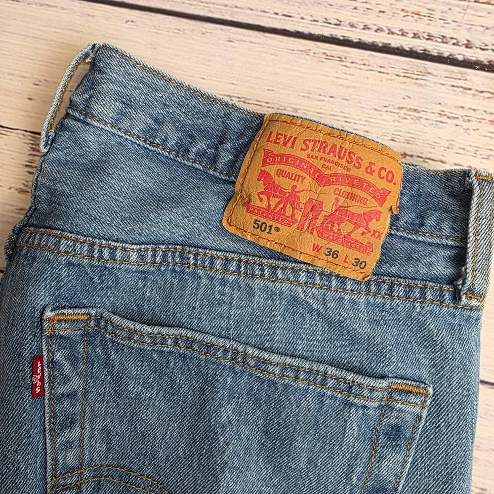 Levis‎ 501 Original Fit Mens Medium Wash Straight Leg Button Fly Jeans 36x30
